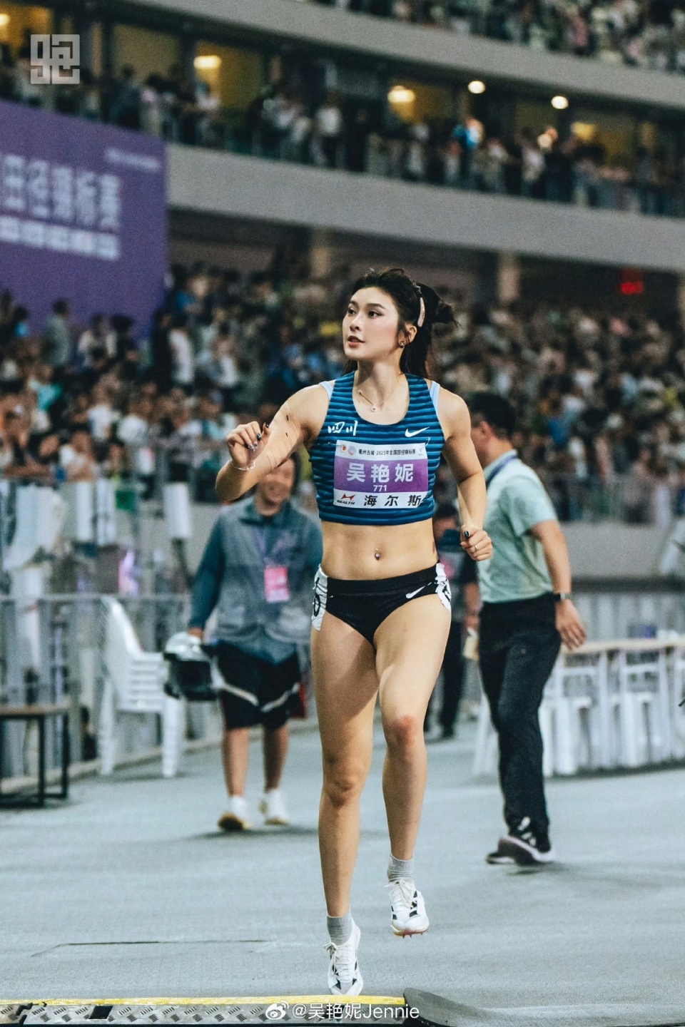 又美又飒吴, 同时, 摔了
