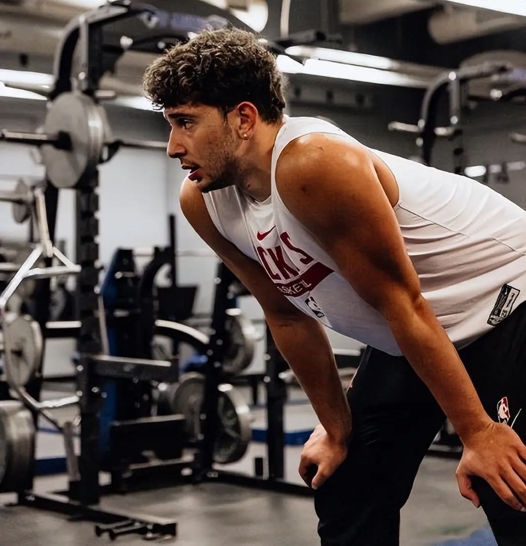 箭队对于申, 思的场景