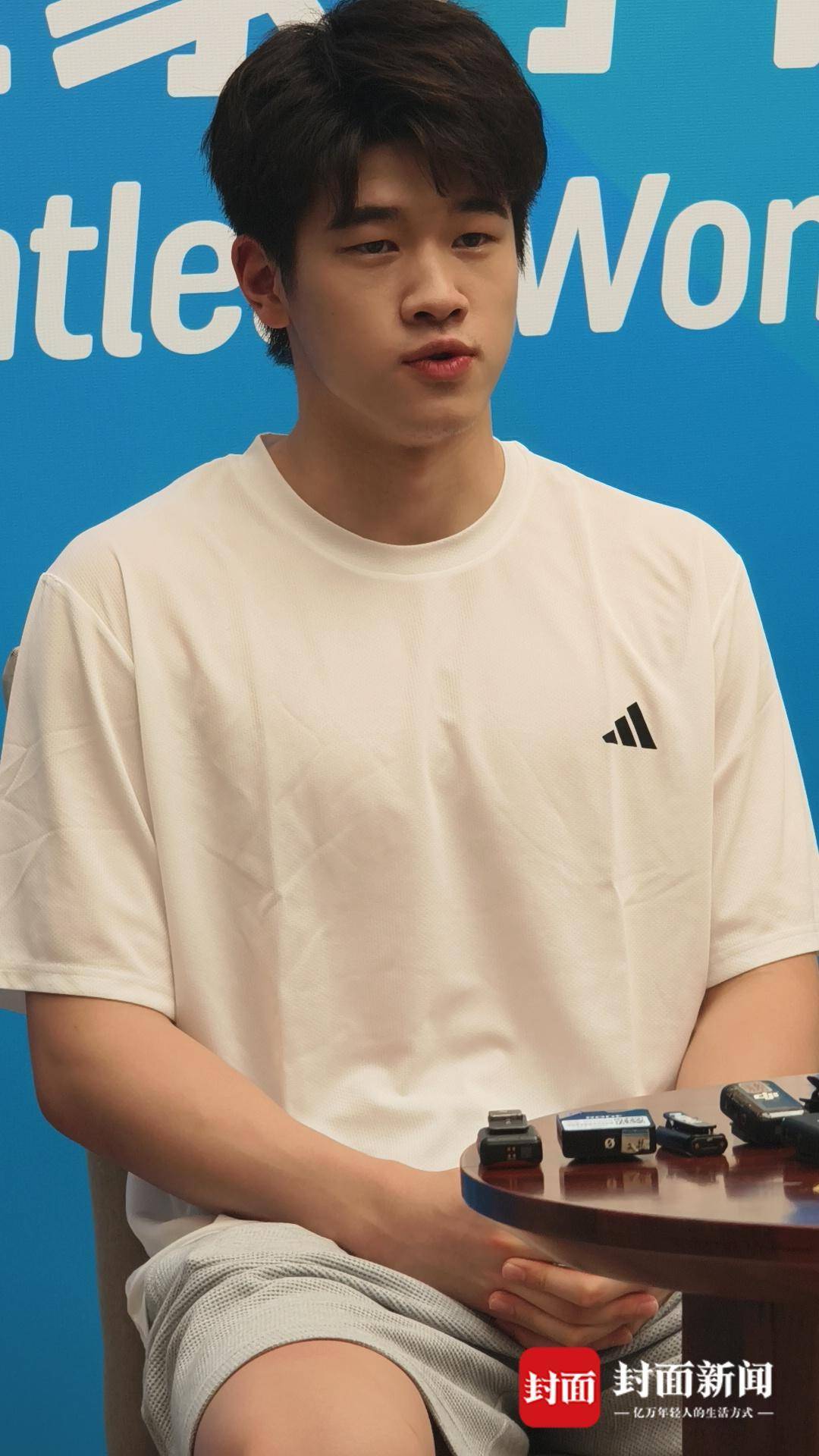 手和运动员, 受记者采访