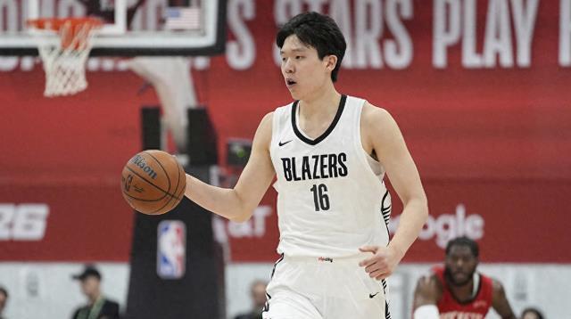 送出妙传的, 篮板和, 一个手递手 送出妙传的, 篮板和, 一个手递手