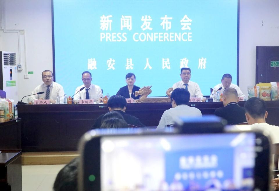 cw, 作与拼搏精, 文化交融