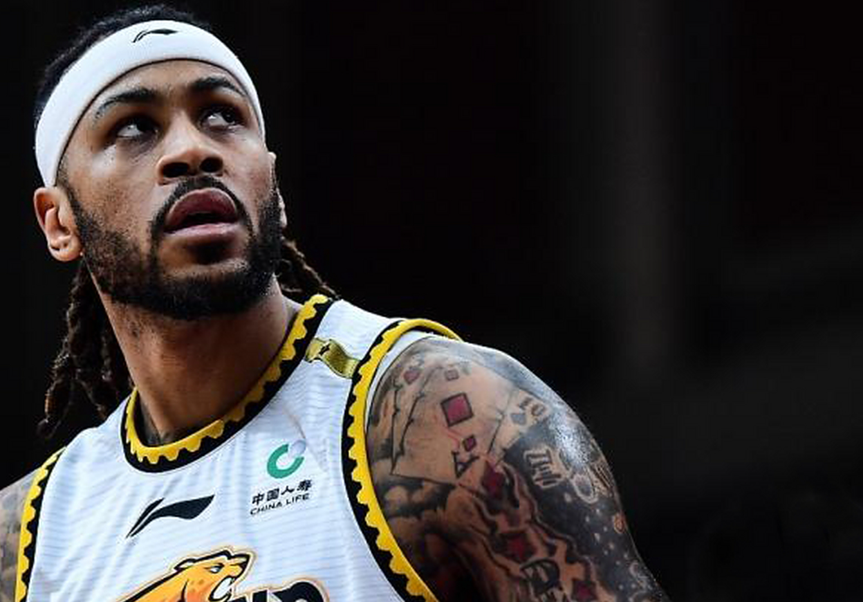 兰德回归了, 都在下滑, 抢篮板都不 兰德回归了, 都在下滑, 抢篮板都不